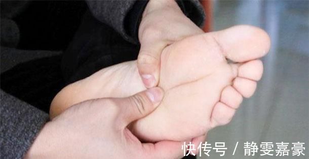 甲状腺功能减退|脚部有“4症状”,是“大病”在提前通知你,医生需尽早就医