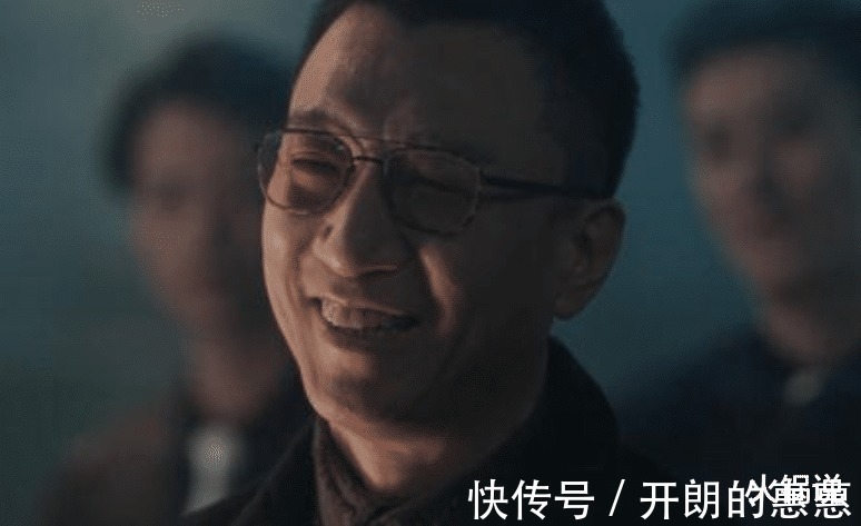 现代人!俗话说“奸者不离三”,伪君子身上有3个显著特点,碰到尽量躲远