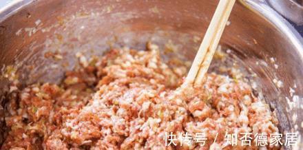 肉馅|饺子馅想要鲜嫩多汁?有人加鸡蛋,有人加油,其实都没说到点子上