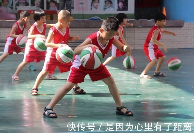 同龄人|孩子腿部有2个特点,是大长腿的“特征”,长得晚也能后来居上