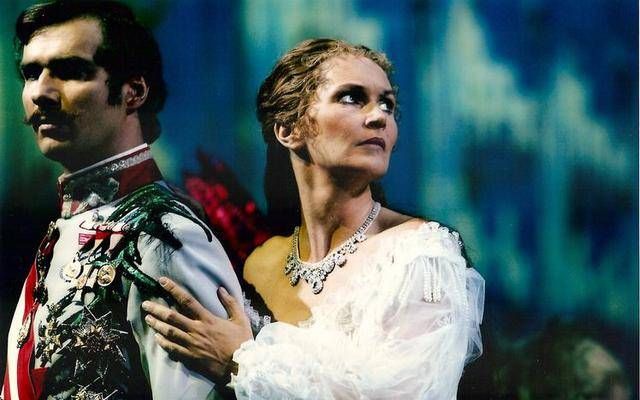  宝冢|宝冢歌剧院，全日本男人的情敌，居然是比男子更英俊的女演员？