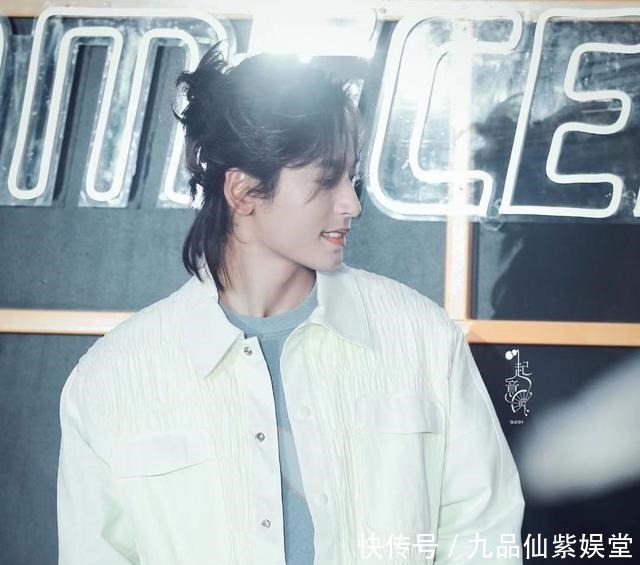 张哲瀚|浪浪钉一夜涨10万粉,外人等着看笑话,龚俊张哲瀚粉丝却空前和谐