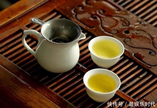 犯错|用一半热水一半凉水兑着喝,对身体健康是好是坏?别再无知犯错