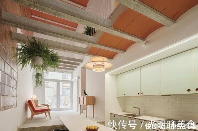 客厅|母女住4米宽的过道,将其改造成60㎡住宅,还带内部庭院,羡慕!