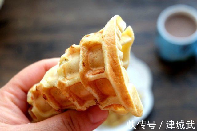 1家4口人,早餐准备了9种美食,妈妈忙活了40分钟,看看怎么样