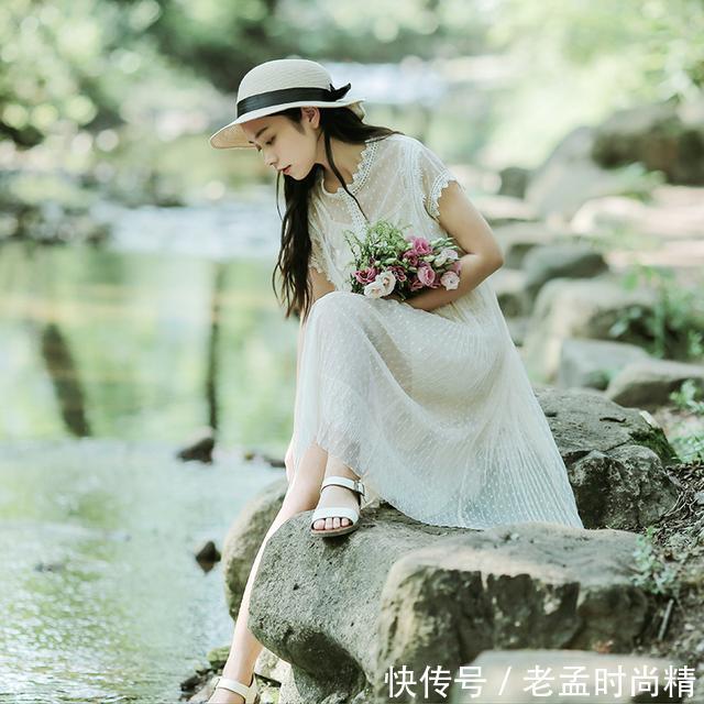 走光 清新范连衣裙,是现代女性追求时尚的必备单品