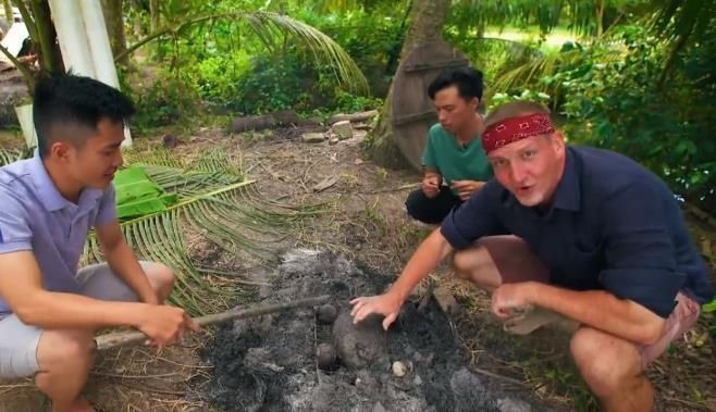 老外|老外模仿我国叫花鸡,我们用泥巴,他们用水泥,2个小时后傻眼了