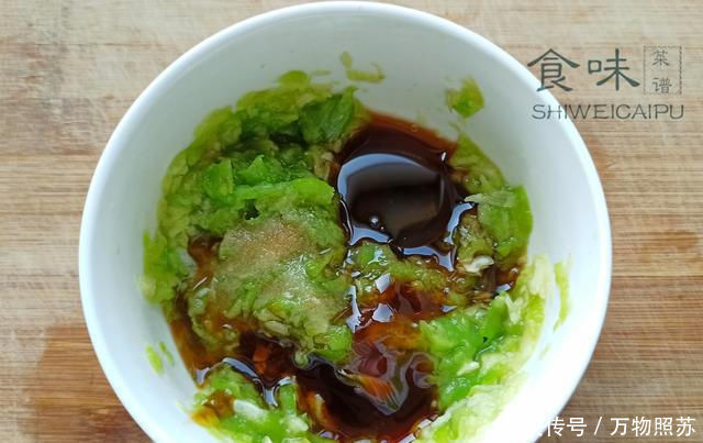 上桌|蒸茄子,直接上锅蒸不对教你一招,茄子鲜嫩不发黑,上桌就光盘