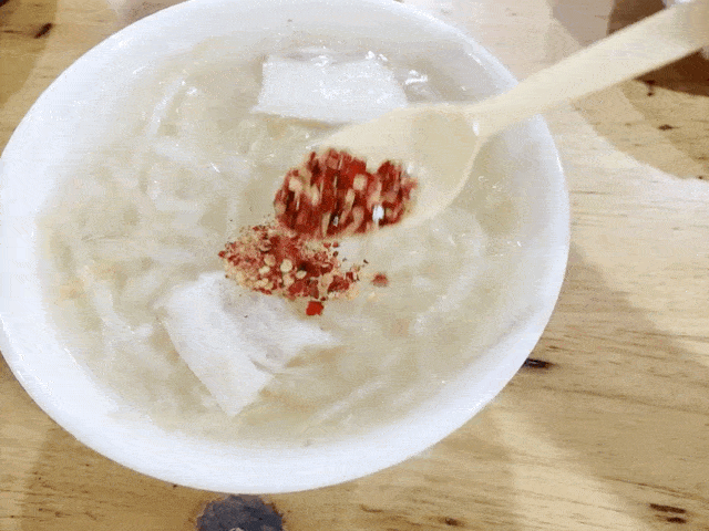 特别|一碗酸菜汤火了二十年，好吃的小菜，来晚就得站着吃