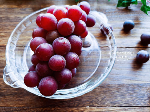 葡萄|三伏天爱流汗,女人想显年轻,6种碱性水果要多吃,安稳度过苦夏