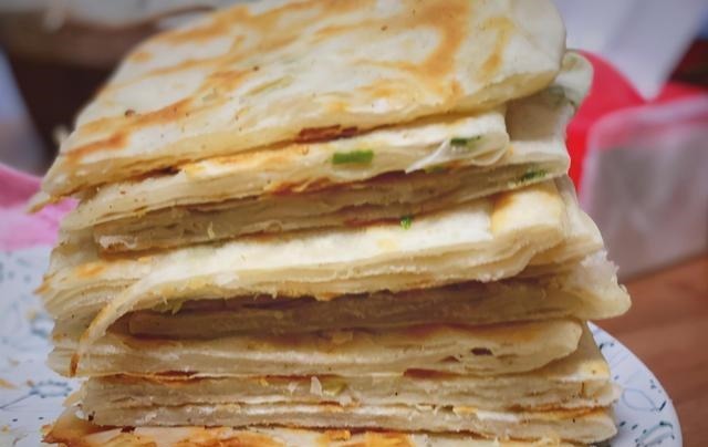 烙饼怎么做才好吃?和面这一步做好,烙饼柔软又筋道,凉了都不硬