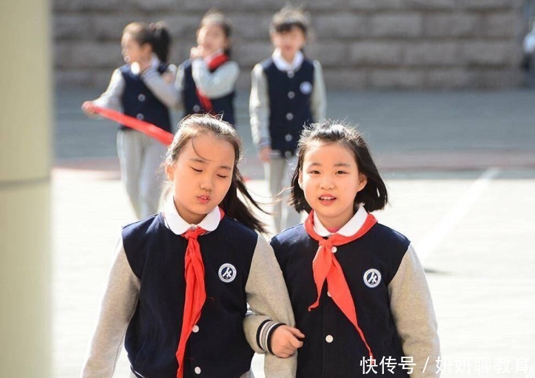 新疆中小学陆续分批、错峰开学，3月中旬全部返校，学生开心不已