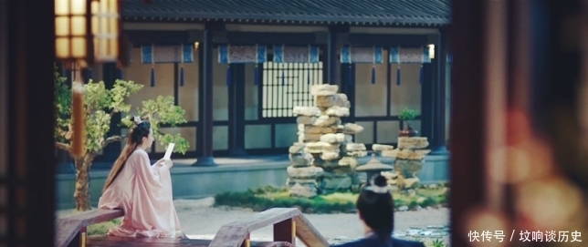 妇人出上联:人欢马叫高歌猛进,农夫对出下联后,她笑而不语!