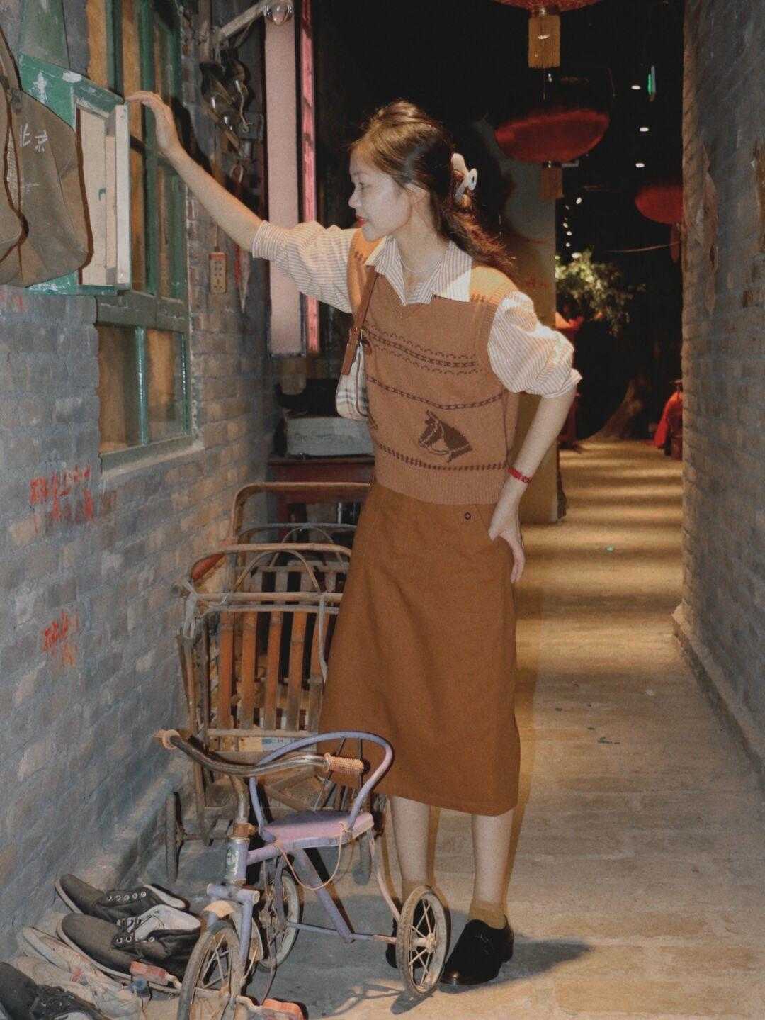 搭配 快收起你的碎花裙!今年秋天流行这几款裙子,减龄洋气又百搭