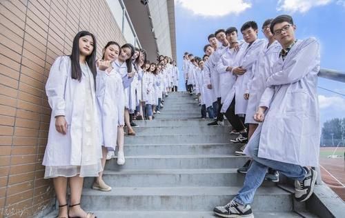 医学院|医科院校排名，为何医学院成香饽饽，看看清华大学就知道了