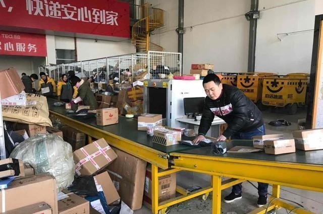 刘强东一脸疑惑：为何上班族喜欢淘宝买东西，京东物流不香吗？
