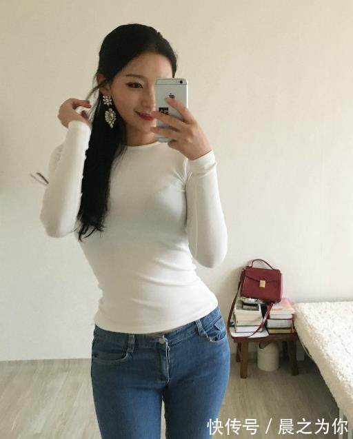 时尚 优雅端庄的牛仔裤,尽显时尚大方的女性魅力,衬托出典雅气质!