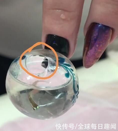 小鱼|女子发明“活鱼”美甲，遭到一众网友猛烈抨击，你能接受吗?