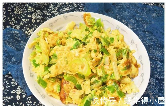 冬天|2个辣椒,2个鸡蛋,加2味简单混合,香辣下饭超好吃