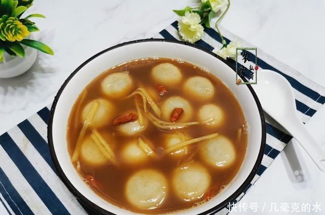 红糖|女人手脚冰凉,常煮它吃,每天一小碗好处多,冬天多吃手脚都暖和