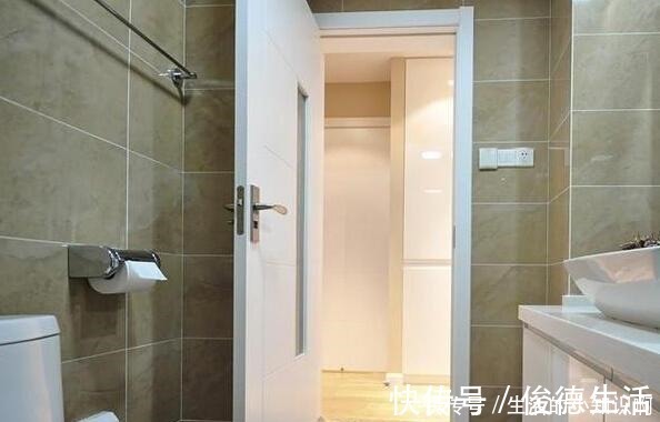 塑钢|过来人的惨痛教训卫生间如果安装这种门,住上半年保证想换!