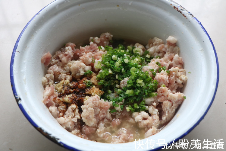 发面|馋死这饼了,又薄又软不发面,比韭菜饼好吃,男女老少都爱吃