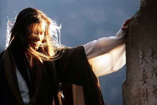 难怪杨过避世隐居后不敢现身,原来在躲避一个仇人,不是郭襄!