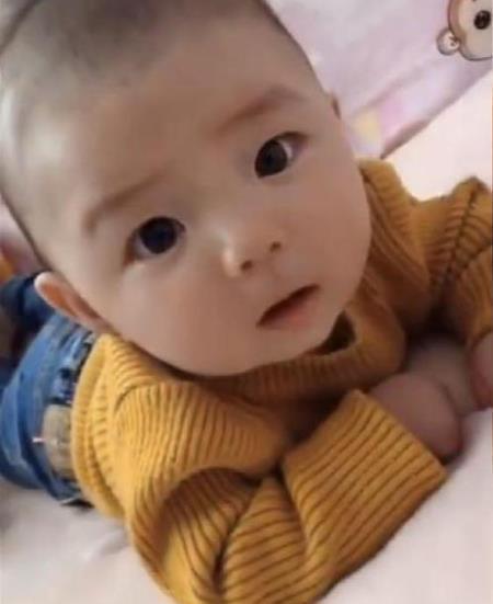 妈妈|“黑脸婴儿”走红,出生后被全家嫌弃,两个月后成功逆袭