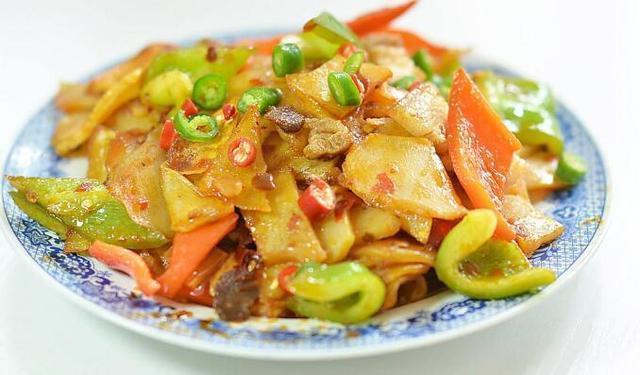 精选美食推荐香辣干锅土豆,蒜炒五花肉,鱼香肉丝的做法