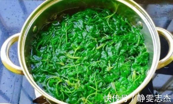 宫冷|女性睡前用艾草泡2处，每天30分钟，加速新陈代谢，补充气血！