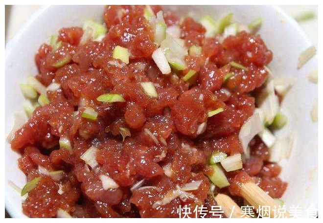 大厨教你制作“四喜丸子”，多加一步骤，丸子好吃不油腻，特下饭