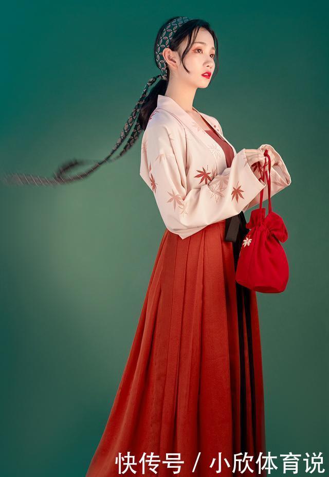 汉服不只有绣花装饰,印花汉服同样精致,风格清新又飘逸