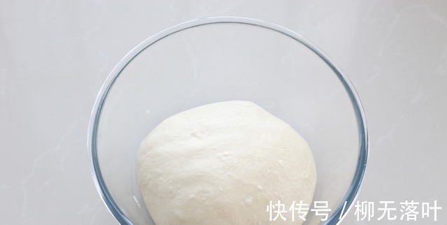 最近这吐司火了,隔天做一个,松软又拉丝,加点料早餐不重样!