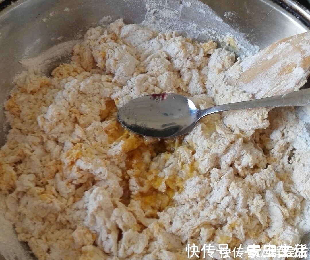 想把馒头做出暄软拉丝的效果,只需要这几步,比面包还好吃