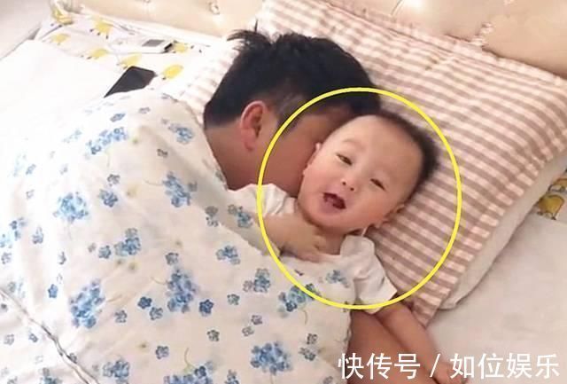 儿子|老爸哄儿子睡觉,妈妈还以为打雷了,看到宝宝后,网友真是亲爹