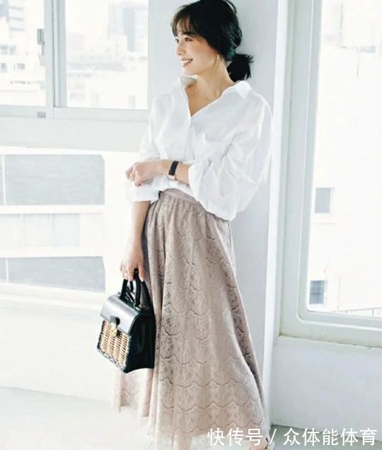 西服外套 还在为穿搭烦恼这些必备的衣服是首要的选择,百搭不易出错!