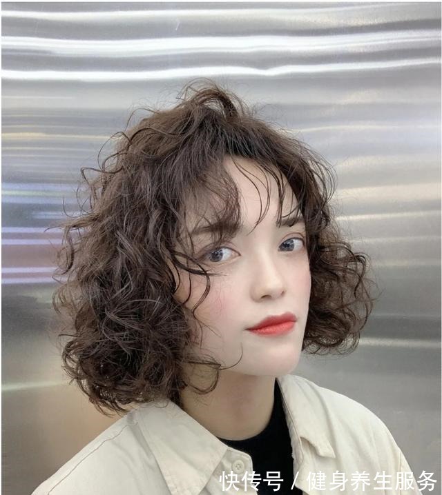 低层次 女士发型别乱剪,想换发型先看看这3种,时尚利落显气质!