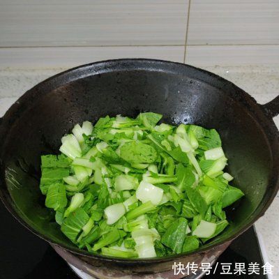 油菜|简单快手又下饭的秘制蒜蓉油菜吃起来那叫一个香