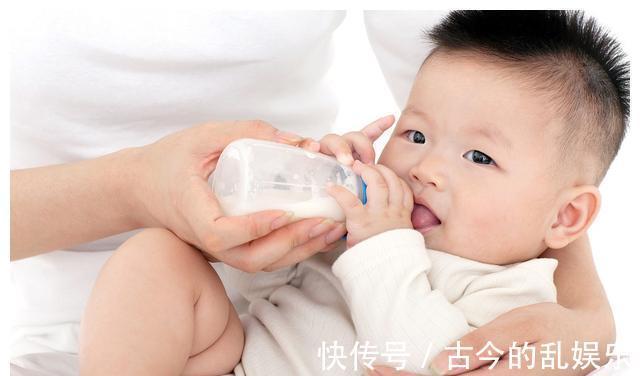 宝妈|宝宝吃奶时总喜欢“扭来扭去”,并不是因为太开心,别误读了