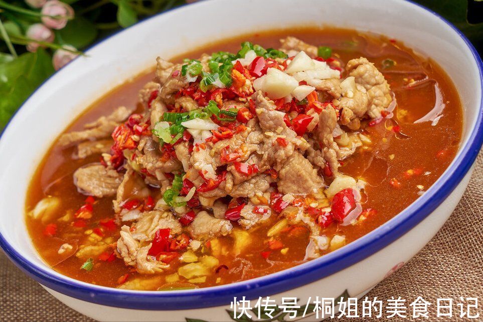 水煮肉片，厨师长分享关键1步，麻辣鲜香滑嫩入味，天冷吃真下饭
