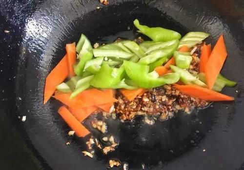  香菇好吃的做法，不放肉也鲜香浓郁，必须要多吃一碗米饭