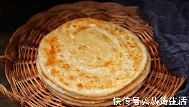 家常烙饼做法，外酥内软又筋道，比油条健康，学会可以出门摆摊了