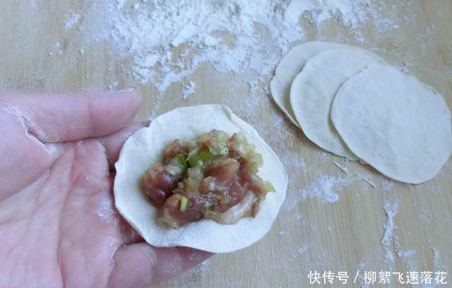肉馅|白菜做馅别直接拌,面点师告诉你详细做法,饱满不出水,鲜香好吃