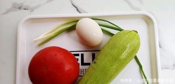 春末遇到此菜别手软,堪称植物“美白丸”,常吃晒黑的皮肤也白了