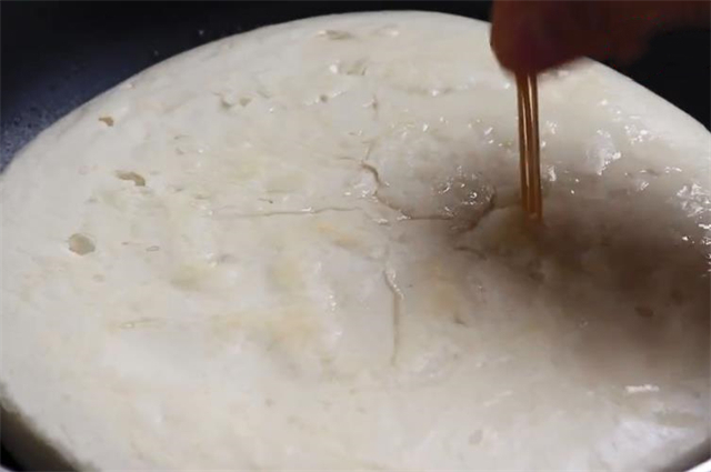 锅盔|教你做陕西特有的风味小吃锅盔馍,又圆又厚又好吃,实在太香了