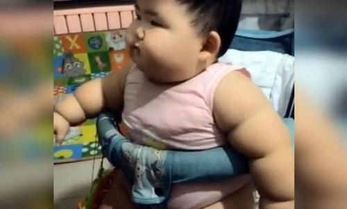 母乳喂养|8月龄宝宝吃母乳胖成球,妈妈沾沾自喜换来了医生的“风险预警”