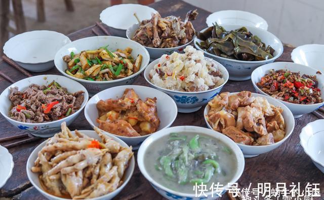 鸡爪|侄女过生日,妈妈早上4点就起床,做了两大桌农家菜,吃嗨了