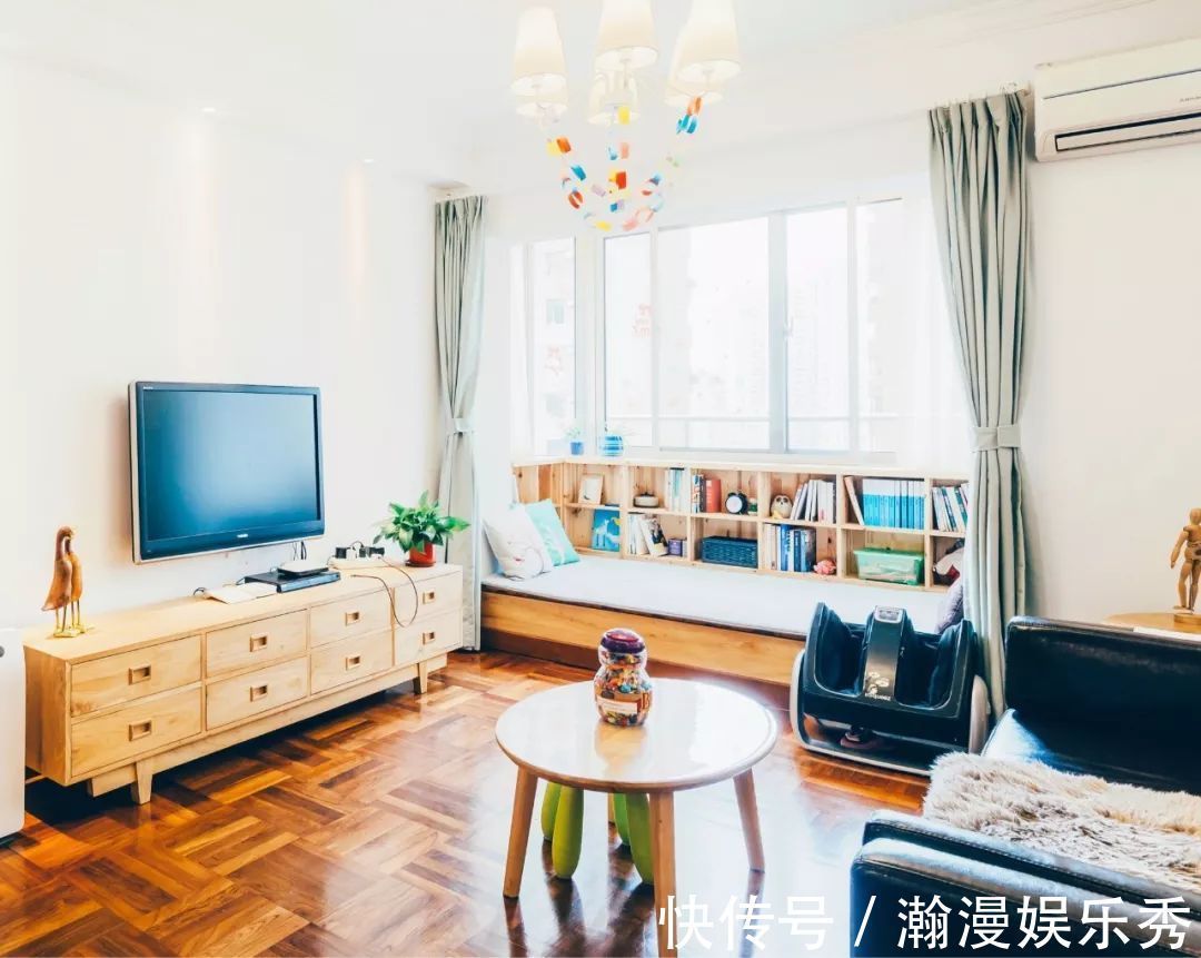 客厅|如果你家客厅是带飘窗的户型，就偷着乐吧，比阳台还漂亮实用！