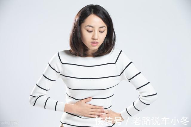 多喝|对胃伤害很大的习惯，不是不吃早餐，而是这件事，你或许经常做