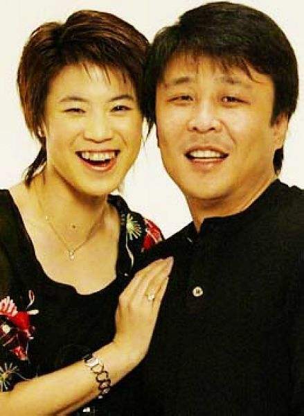 郭斌|王楠夫妇领证16年!青涩结婚照曝光:最浪漫的事就是和你慢慢变老